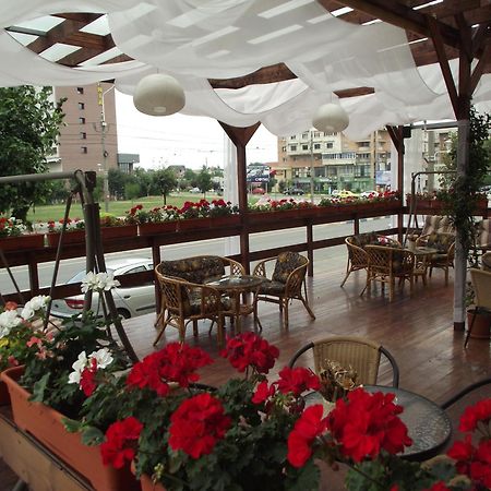 Hotel Flormang Craiova Exterior foto