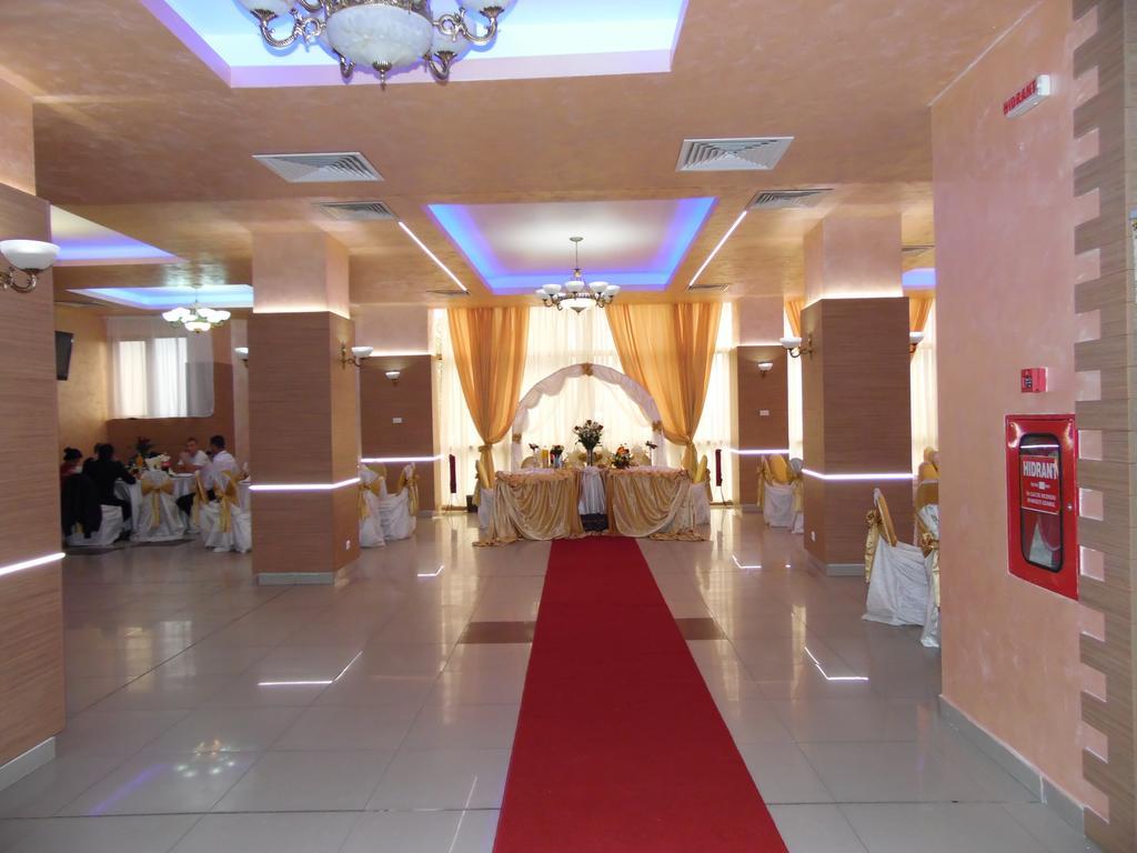 Hotel Flormang Craiova Exterior foto