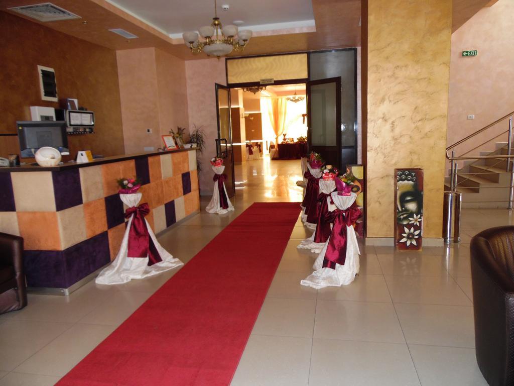 Hotel Flormang Craiova Exterior foto