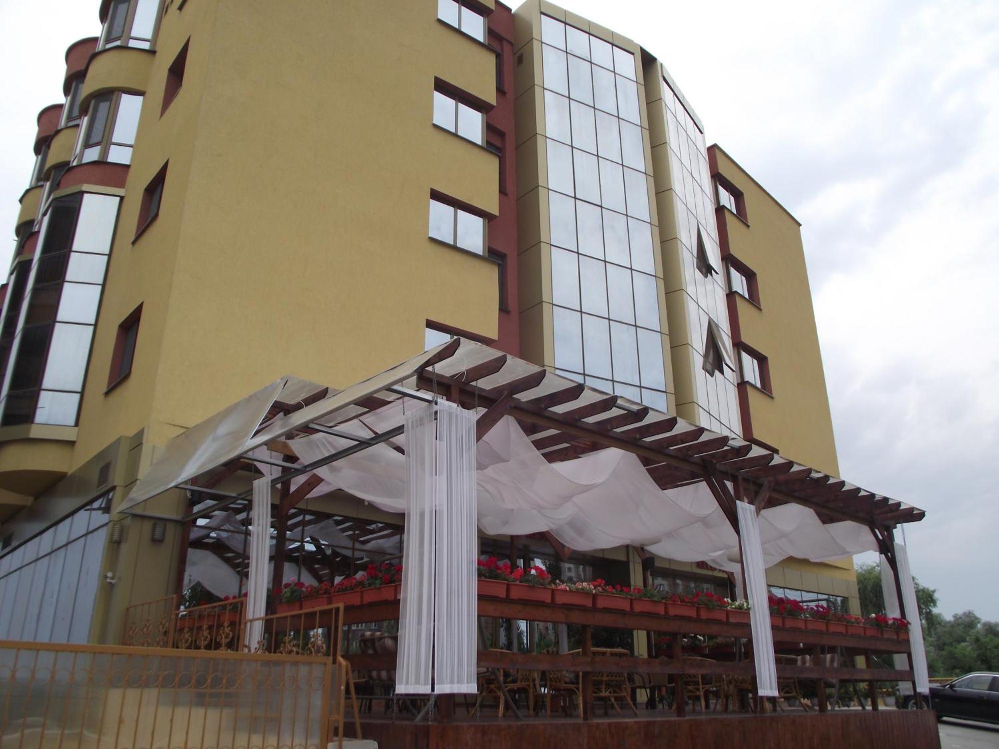 Hotel Flormang Craiova Exterior foto