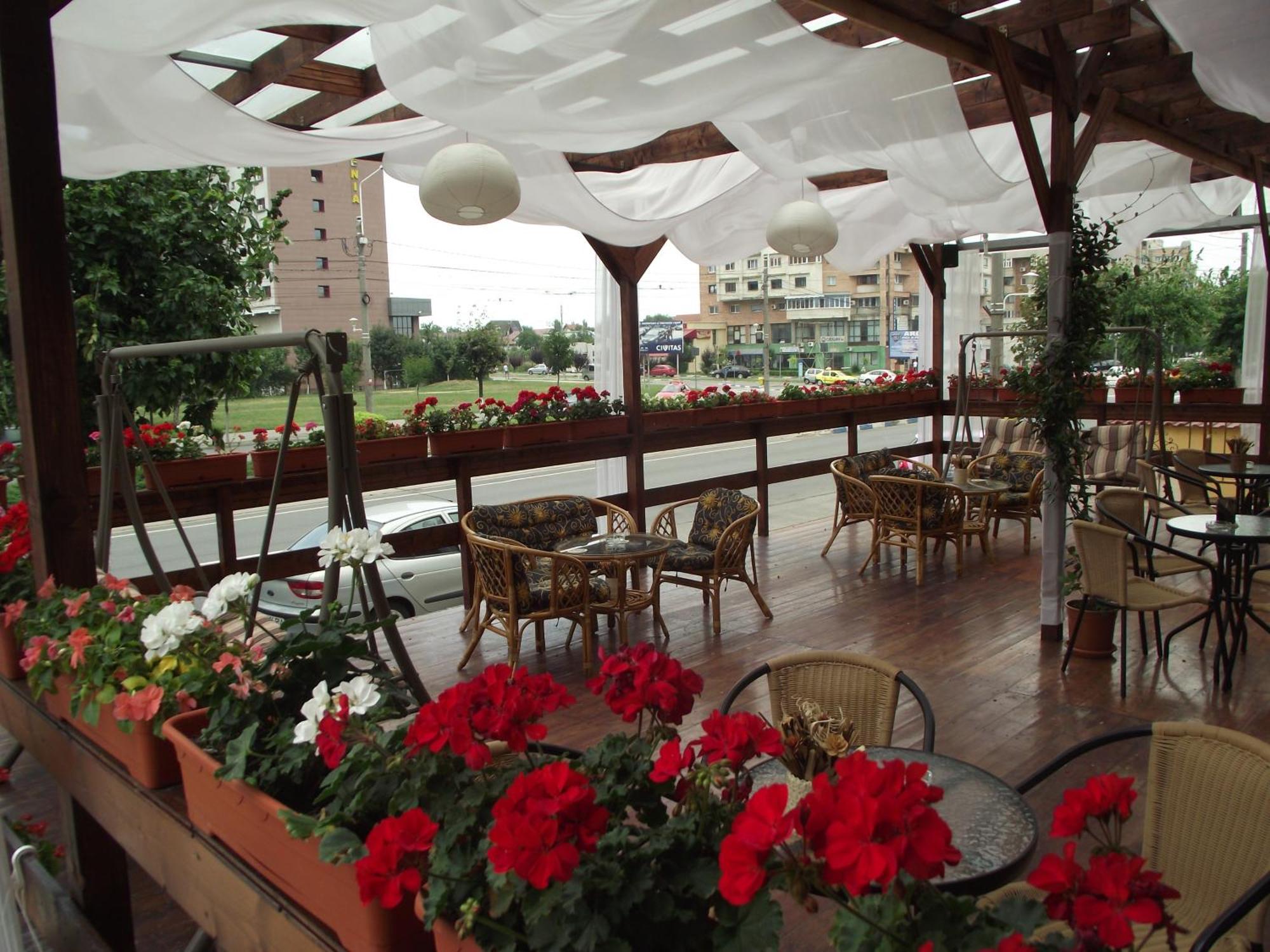 Hotel Flormang Craiova Exterior foto