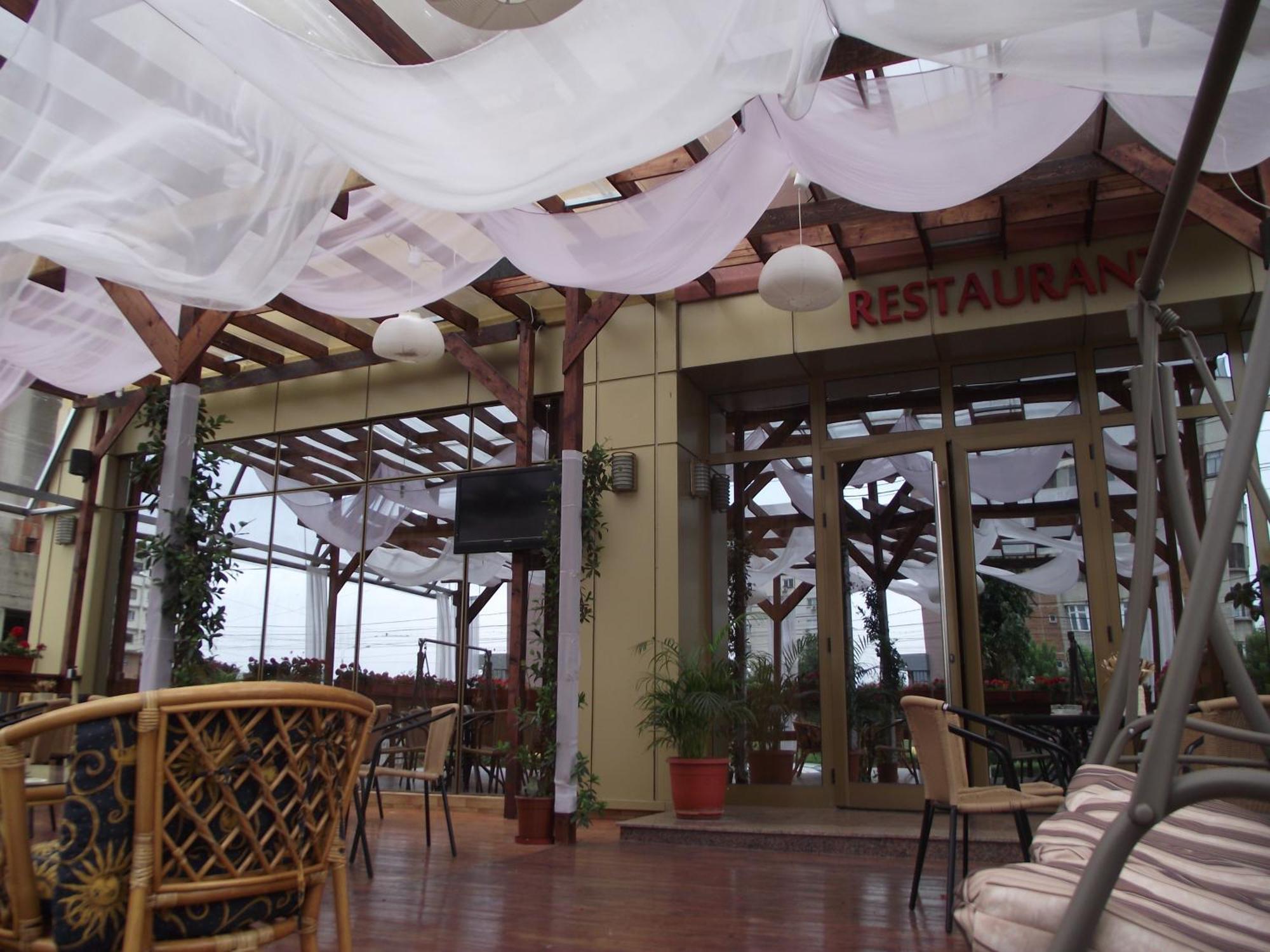Hotel Flormang Craiova Exterior foto