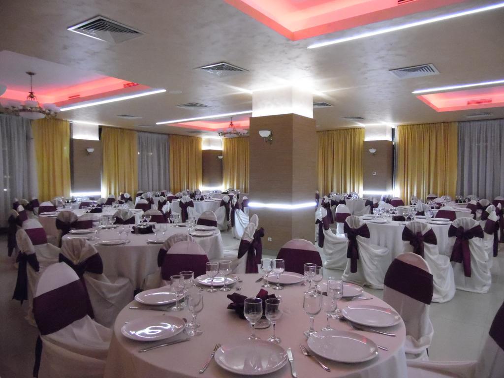 Hotel Flormang Craiova Exterior foto