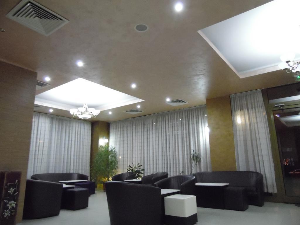 Hotel Flormang Craiova Exterior foto