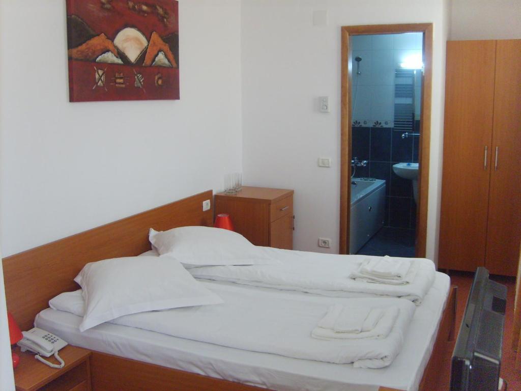 Hotel Flormang Craiova Zimmer foto
