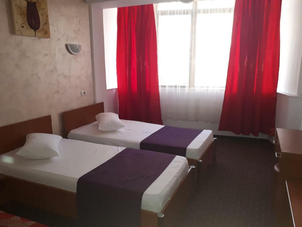 Hotel Flormang Craiova Exterior foto