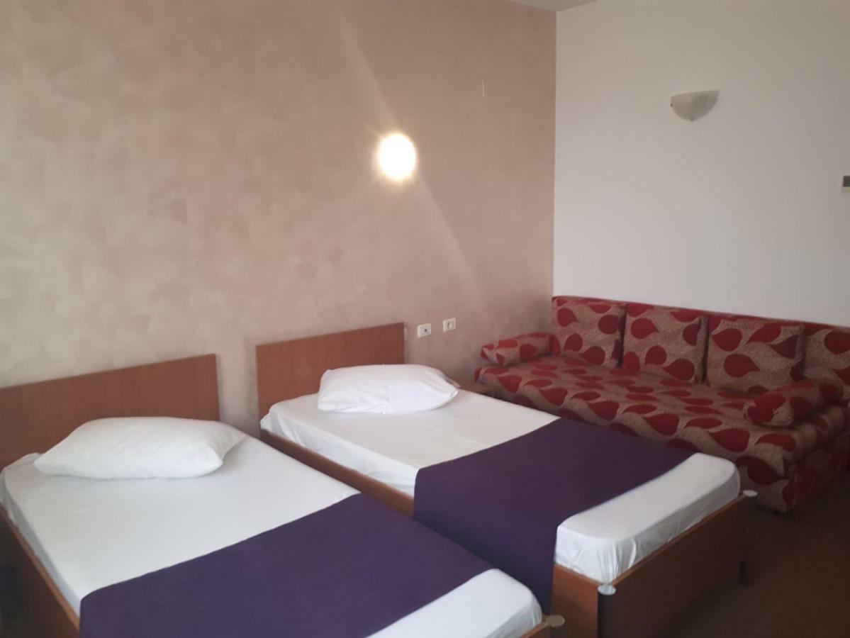 Hotel Flormang Craiova Exterior foto