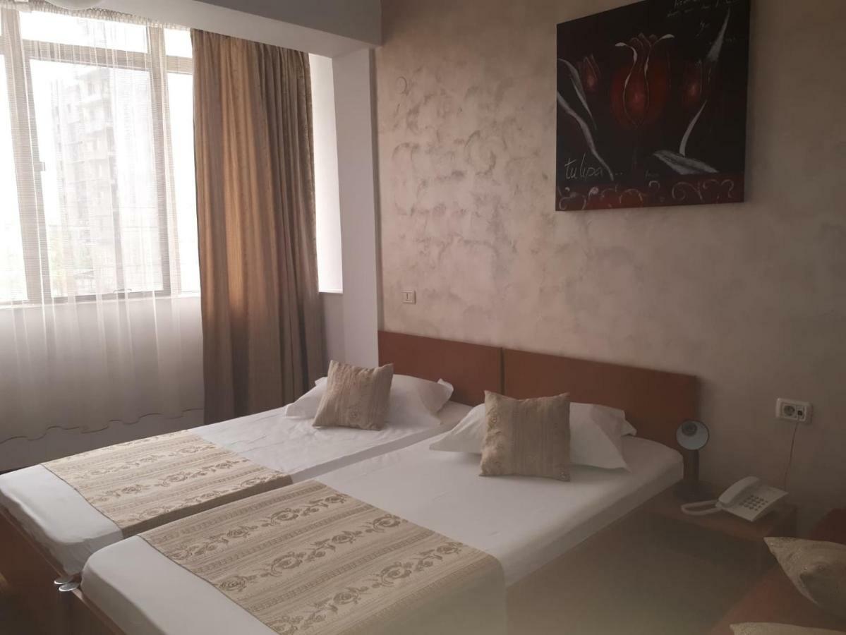 Hotel Flormang Craiova Exterior foto