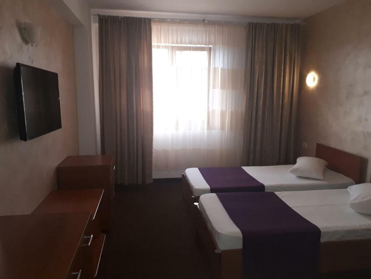 Hotel Flormang Craiova Exterior foto